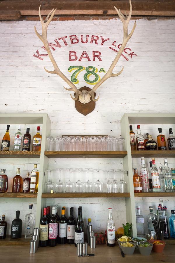 登打士阿姆斯酒店 Kintbury 外观 照片