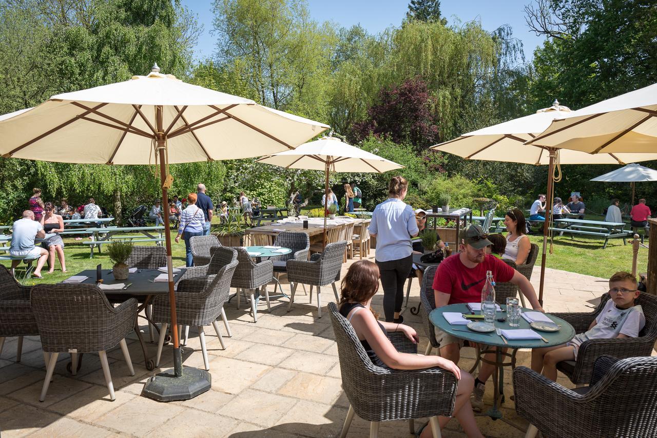 登打士阿姆斯酒店 Kintbury 外观 照片