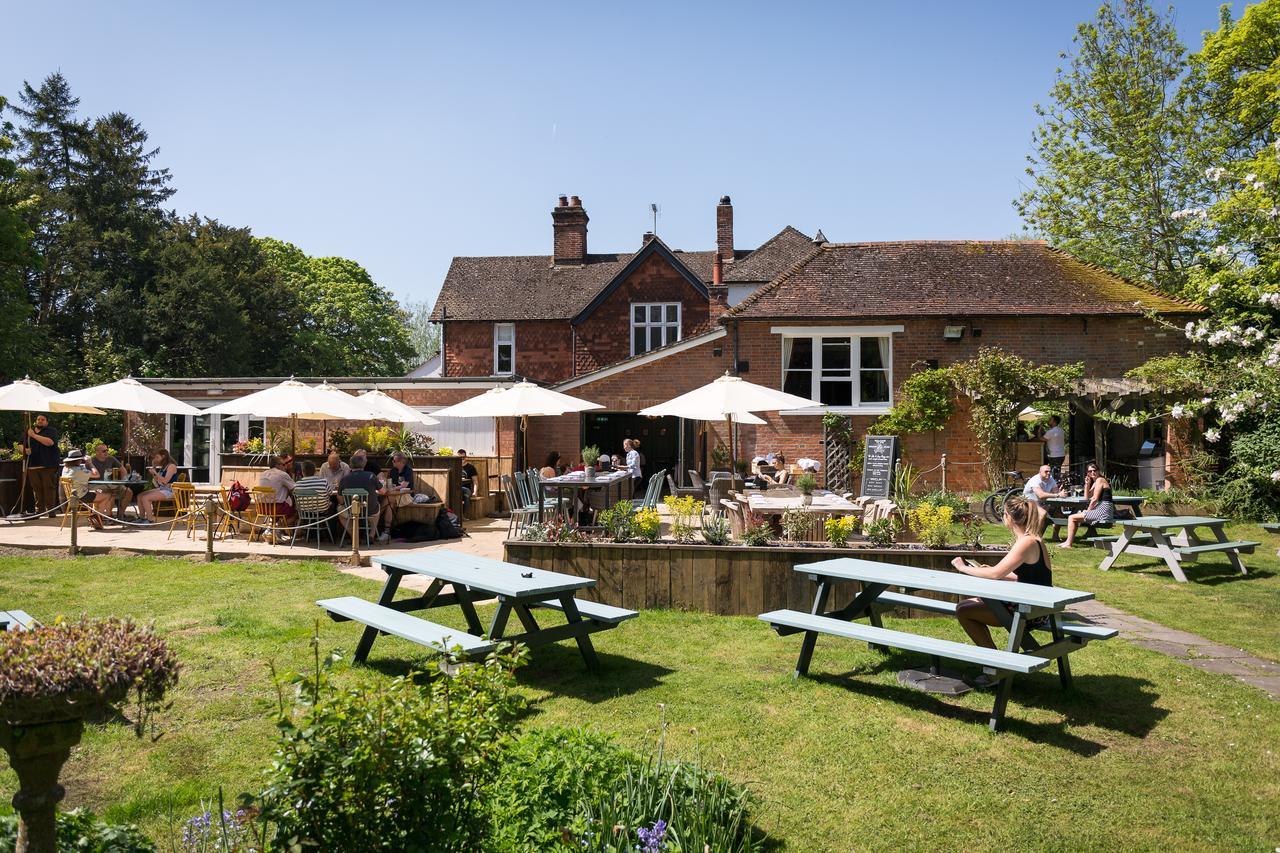 登打士阿姆斯酒店 Kintbury 外观 照片