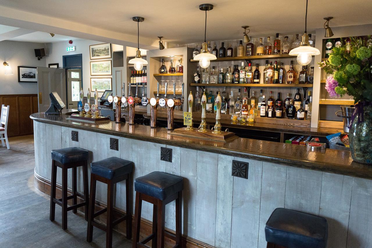 登打士阿姆斯酒店 Kintbury 外观 照片