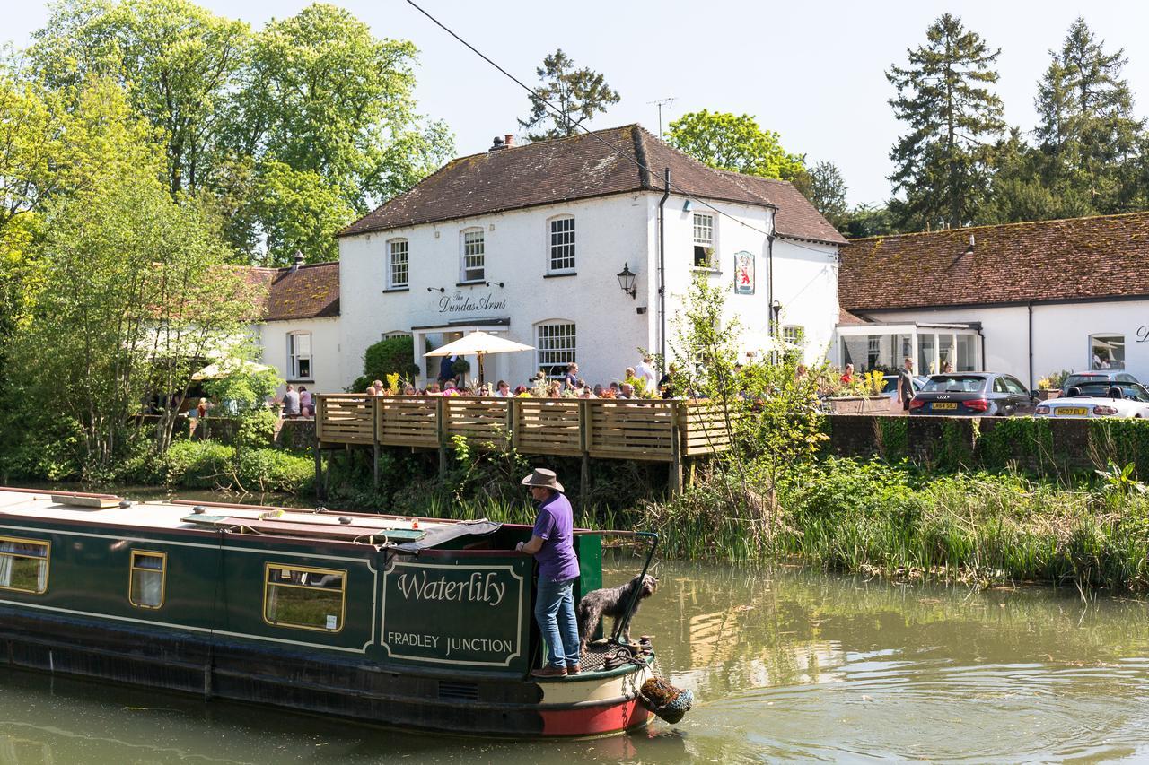 登打士阿姆斯酒店 Kintbury 外观 照片