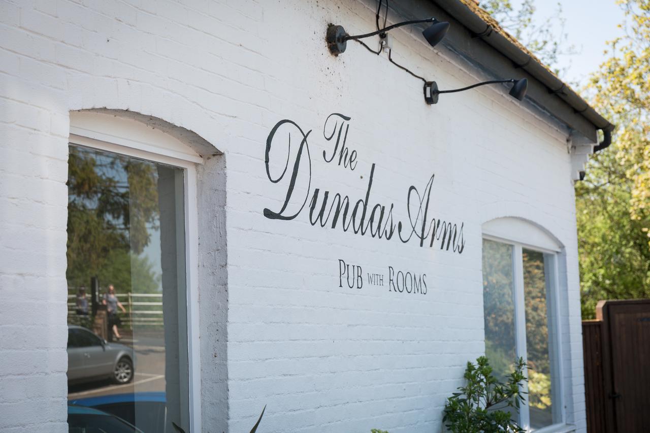 登打士阿姆斯酒店 Kintbury 外观 照片