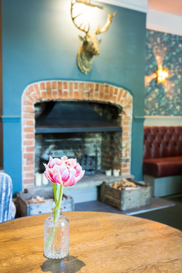 登打士阿姆斯酒店 Kintbury 外观 照片