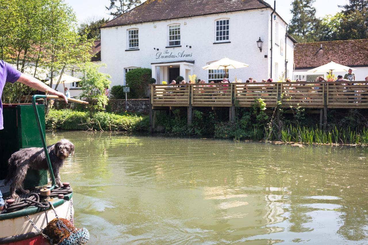 登打士阿姆斯酒店 Kintbury 外观 照片